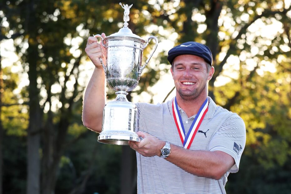 Person holding a trophy Golf